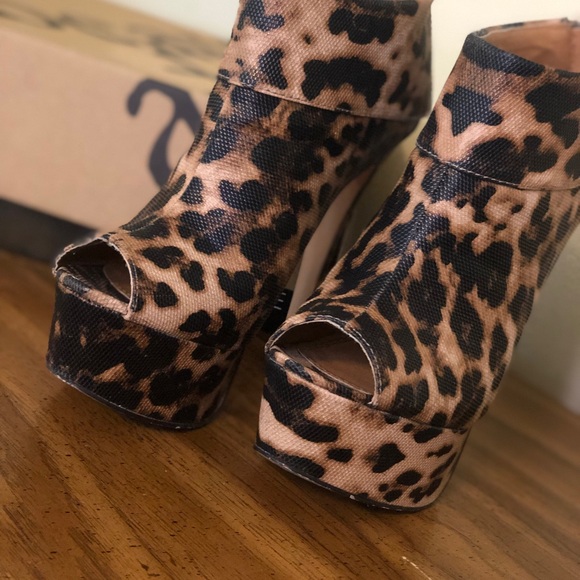 Heels - Picture 4 of 5